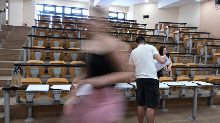 Πάτρα: Ο απρόσμενος τρόπος που βρήκε καθηγητής για να μην αντιγράφουν οι φοιτητές στην εξεταστική