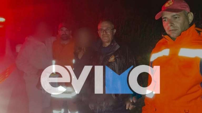 Εύβοια: Απεγκλωβισμός δύο ατόμων από αυτοκίνητο στα Πολιτικά λόγω της κακοκαιρίας