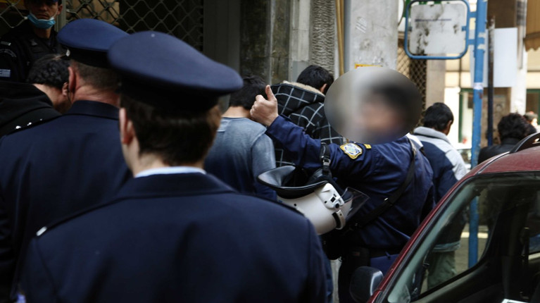 Στελέχη της ΕΥΠ και της ΕΛΑΣ σε κύκλωμα δουλεμπόρων