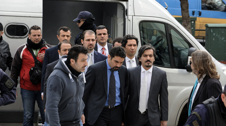 Ακύρωση της απόφασης για άσυλο στον τούρκο στρατιωτικό ζητεί το Μαξίμου