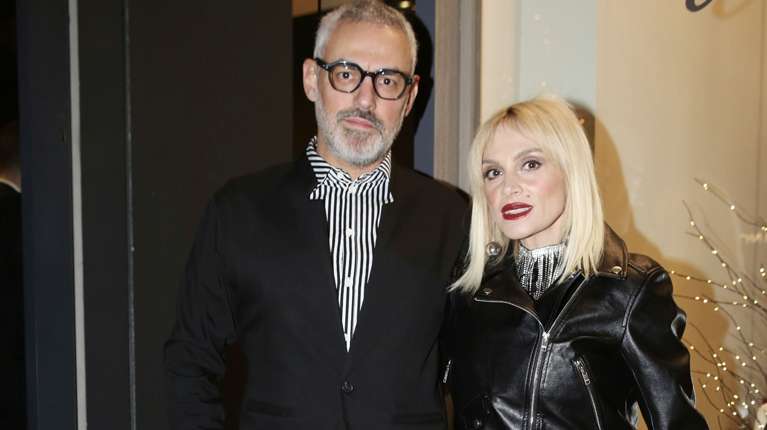 Ελεονώρα Ζουγανέλη και Νίκος Συρίγος σε glam δείπνο - Με δαντελένια δημιουργία η ερμηνεύτρια