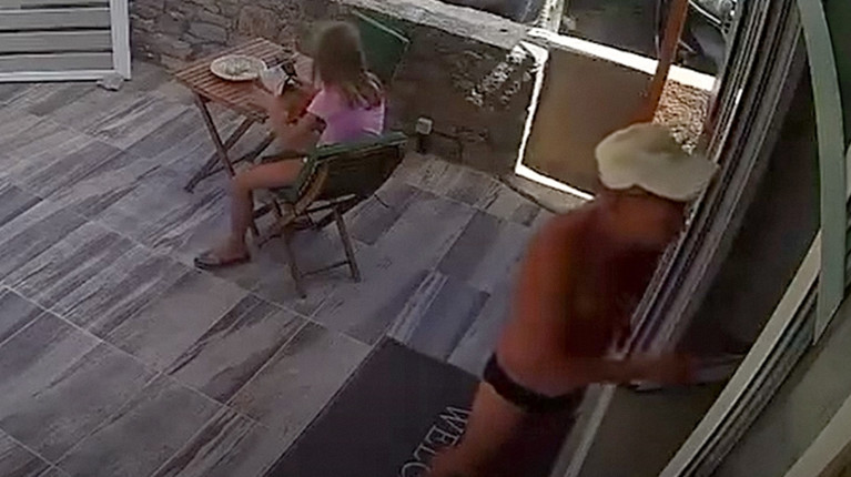 τουριστας κοριτσακι κρητη