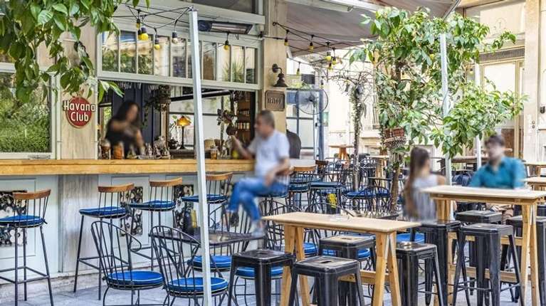 Λένε πως αυτός είναι ο πιο cool πεζόδρομος του κέντρου: 4 στάσεις για ποτό στην Ηπίτου