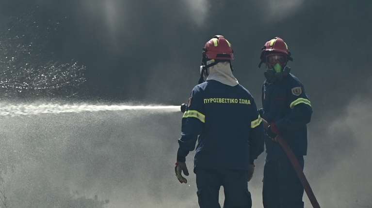 Φωτιά τώρα σε χώρο κατοικίας στα Γλυκά Νερά