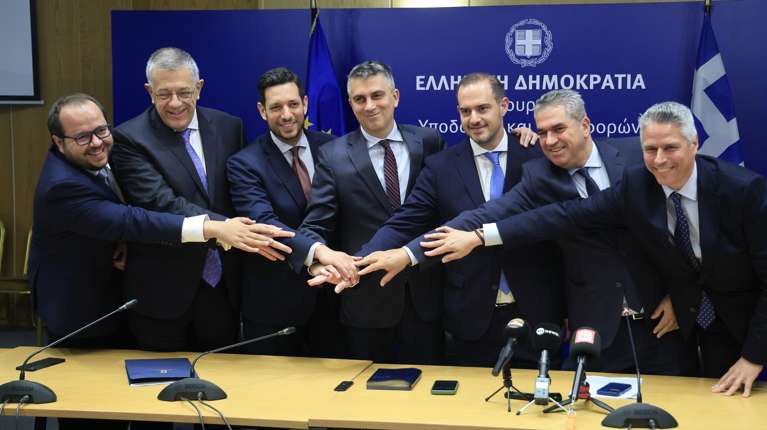 Παράδοση-παραλαβή στο υπουργείο Μεταφορών - Κυρανάκης: "Παραδίδω πιο ασφαλή σιδηρόδρομο" [βίντεο]
