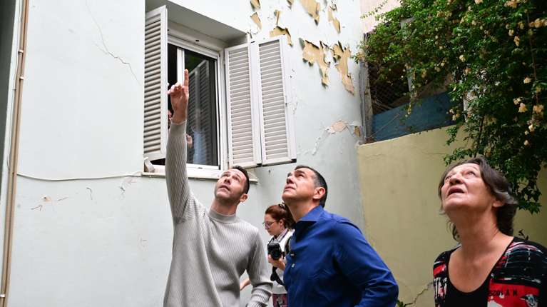 Τσίπρας από Κυψέλη: Είχατε ρωγμές και ο μετροπόντικας συνέχιζε, άμεση μετεγκατάσταση, με την ασφάλεια δεν παίζουμε