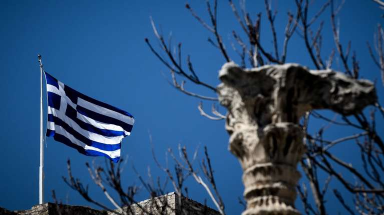 DBRS: Επιβεβαίωσε το BBB για την Ελλάδα - Αναβάθμισε σε θετικές από σταθερές τις προοπτικές