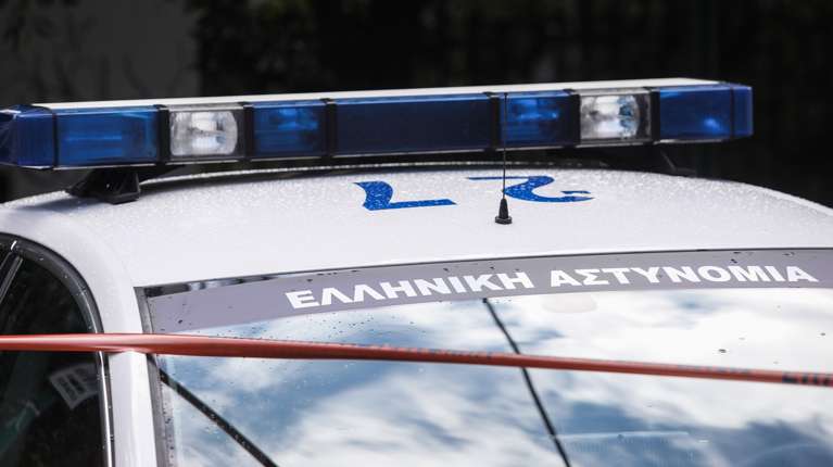 Λαύριο: 32χρονος επιτέθηκε με μαχαίρι στην πρώην του και τον σύντροφό της μπροστά στα δύο παιδιά τους