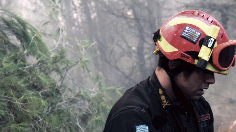 Σοκ στη Ρόδο με νεκρό πυροσβέστη - Προσπαθούσε να σώσει αναρριχητές