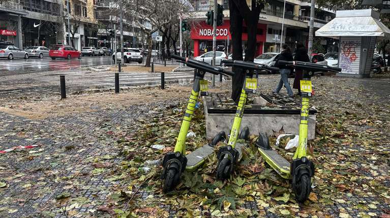 Ηλεκτρικό πατίνι παρέσυρε και τραυμάτισε έγκυο στην πλατεία Κολιάτσου -Συνελήφθη ο αναβάτης