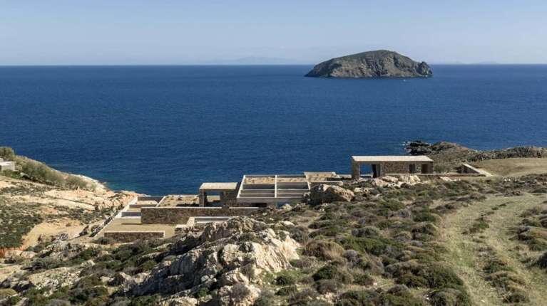 Όταν η αρχιτεκτονική γίνεται φυσική συνέχεια του τόπου