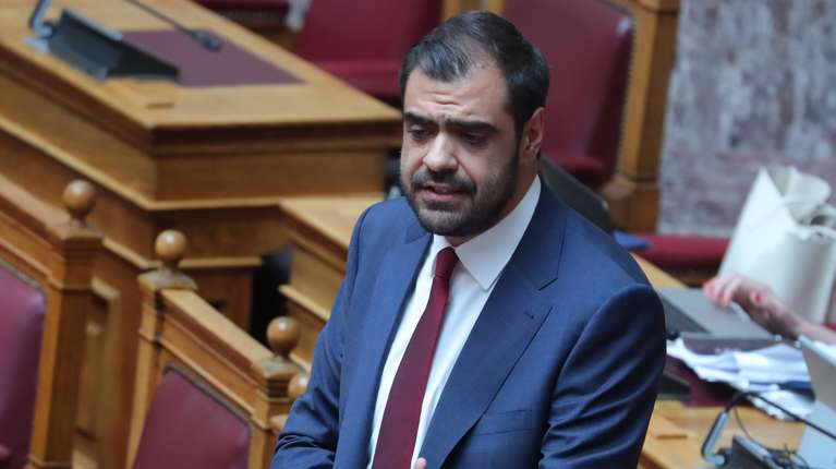 "Στα χαρακώματα" για το επίδομα ανεργίας - ΠΑΣΟΚ και ΕΛΑΣ επιτίθενται στον Μαρινάκη για την πρότασή του
