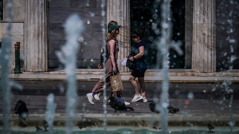 καυσωνας αθηνα ζεστη συντριβανι