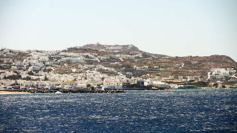 Μύκονος: Ελεγχοι σε εταιρείες ενοικιάσεως αυτοκινήτων - Αφαιρέθηκαν 41 άδειες κυκλοφορίας
