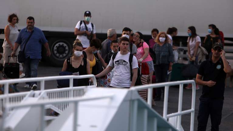 Ταλαιπωρία για 155 επιβάτες: Βλάβη στον καταπέλτη καταμαράν στο λιμάνι της Νάξου
