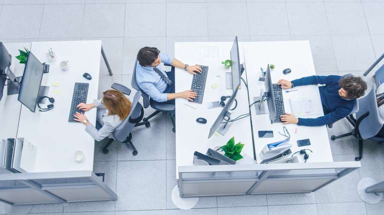Στα 920 οι μικτές αποδοχές μετά την αύξηση του κατώτατου μισθού - Ποιοι ωφελούνται [παραδείγματα]