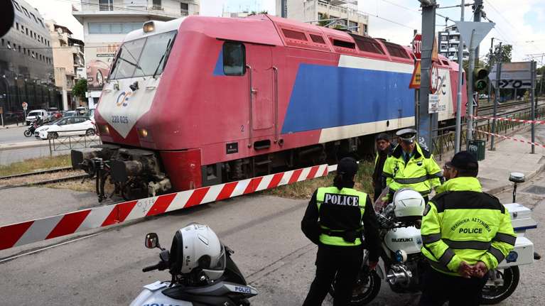 Γυναίκα παρασύρθηκε από συρμό του Προαστιακού στα Μέγαρα - H ανακοίνωση της Hellenic Train
