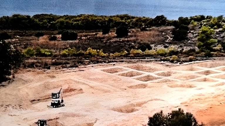 Στη Βουλή οι αντιδράσεις για τις βίλες της Grivalia σε παραλία στο Πόρτο Χέλι – Εντείνονται οι οι διαμαρτυρίες