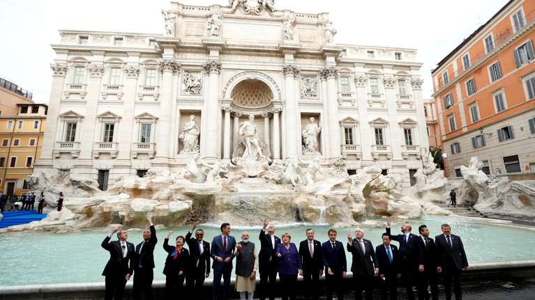 Ιταλία: Οι ηγέτες του G20 στην Φοντάνα Ντι Τρέβι - Έριξαν στο συντριβάνι ένα "ιταλικό ευρώ"