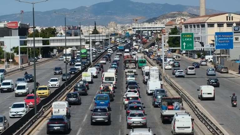Κηφισός: Τροχαίο με καραμπόλα πέντε οχημάτων - Ουρές πάνω από 10 χλμ στο σημείο [βίντεο]