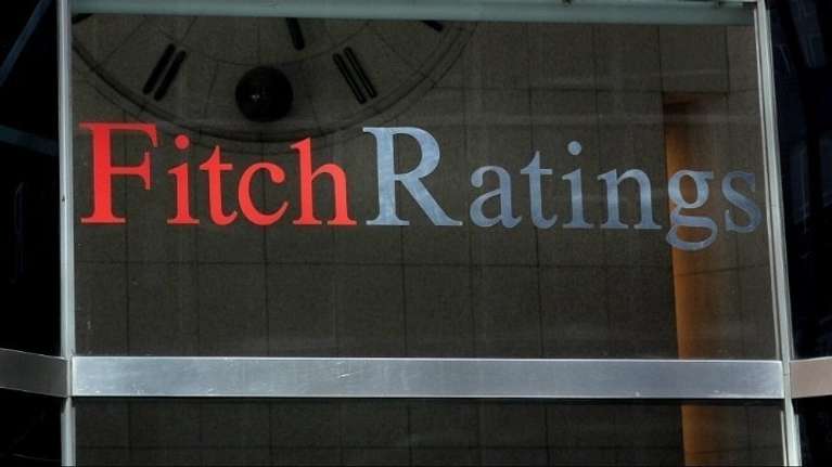 Γιατί ο οίκος πιστοληπτικής αξιολόγησης Fitch αναβάθμισε τις προοπτικές της ελληνικής οικονομίας σε θετικές - Τι σημαίνει
