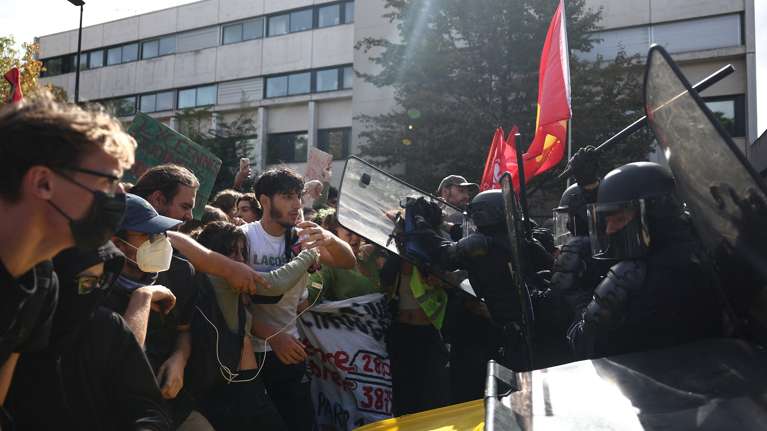 Γαλλία: Στους δρόμους οι μαθητές, αποκλεισμοί σε πανεπιστήμια - 1.800 οι συλλήψεις και βίαια επεισόδια