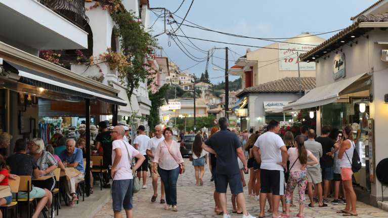Χανιά: Τουρίστρια άφησε γράμμα στα παιδιά της ότι θ’ αυτοκτονήσει κι έκανε βόλτες στην παραλία
