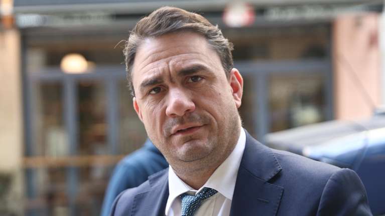 Τσουκαλάς κατά Μητσοτάκη: "Αρνείται την προστασία της πρώτης κατοικίας και παραδίδει περιουσίες στα funds"