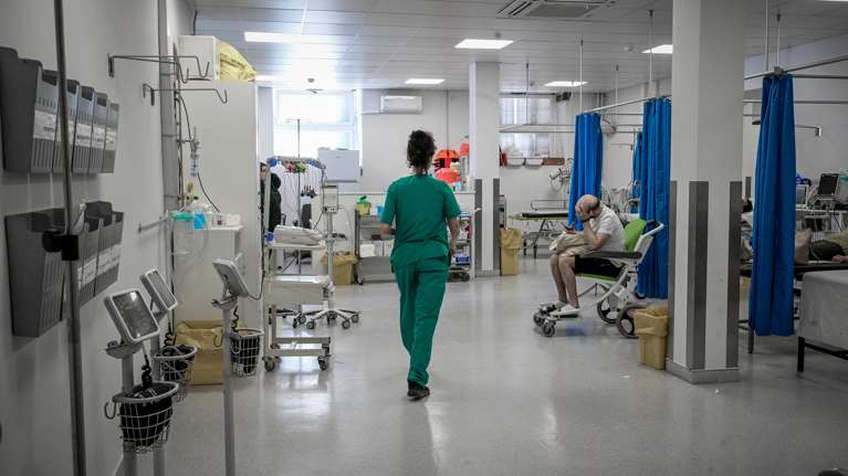 Εξαρση της γρίπης στην Ελλάδα: Μεγάλη διασπορά στα παιδιά - Ανεμβολίαστοι όσοι μπαίνουν στις ΜΕΘ