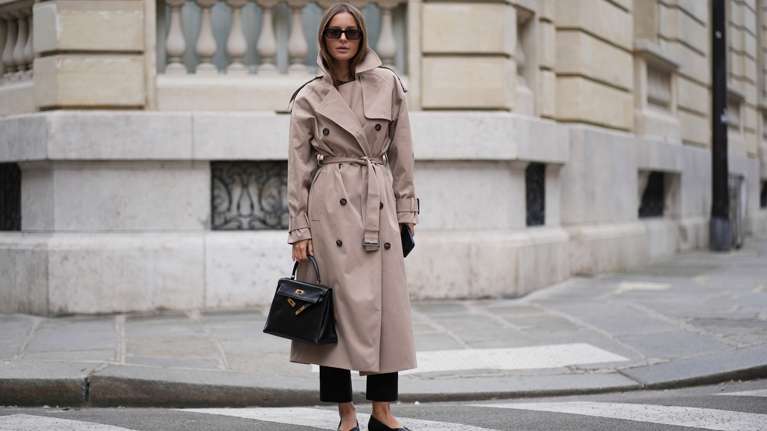 Buy now, wear later: Αυτή η καμπαρντίνα από Massimo Dutti θα ορίσει τα λουκ του φθινοπώρου
