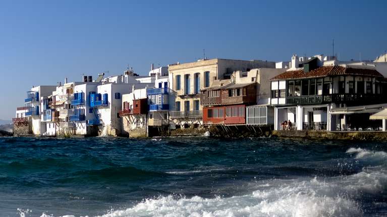 Μύκονος: 35χρονη Αμερικανίδα έκλεψε χρυσό βραχιόλι αξίας πολλών χιλιάδων ευρώ από κατάστημα