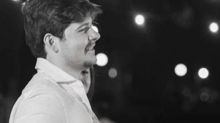 Μάξιμος Κωστόπουλος: Στην αυλή του σπιτιού της Τζένης Μπαλατσινού στην Πάτμο - Μαζί με την αδερφή του, Αλεξάνδρα
