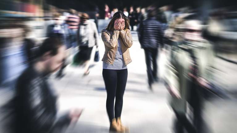"Δεν συνειδητοποιούμε πόσα κρατάμε μέσα μας!":  Ενα "Scream Club" επιτρέπει να αποβάλει κανείς το στρες... ουρλιάζοντας