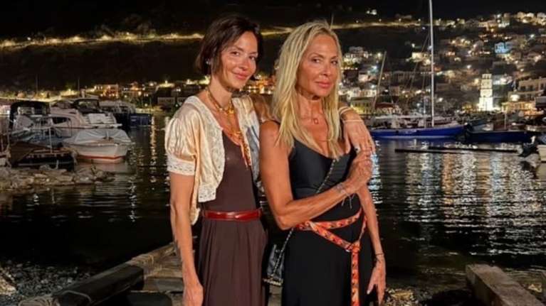 Άννα Βίσση - Σοφία Καρβέλα: Σε privé beach πάρτι που διοργάνωσε ο Γιάννης Κούστας