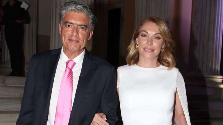 Η Τατιάνα Στεφανίδου σε dinner: Η εντυπωσιακή εμφάνιση της στα λευκά