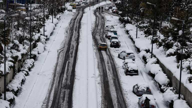Η Περιφέρεια Αττικής απαντά για το φιάσκο: Γι' αυτό εγκλωβίστηκαν οι οδηγοί - "Ως πότε θα είμαστε ο βολικός φταίχτης;"