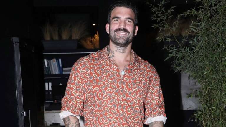 Ο Αλεξάνδρου στην πρεμιέρα της Ρίας Ελληνίδου: "Κάπως έτσι σήμερα ξεκινάει το bachelor μου"