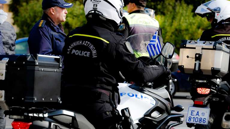 Συναγερμός στο Γενικό Κρατικό Νίκαιας: Ασθενής έβγαλε όπλο στο προαύλιο - Συνελήφθη από την ομάδα ΔΙ.ΑΣ.