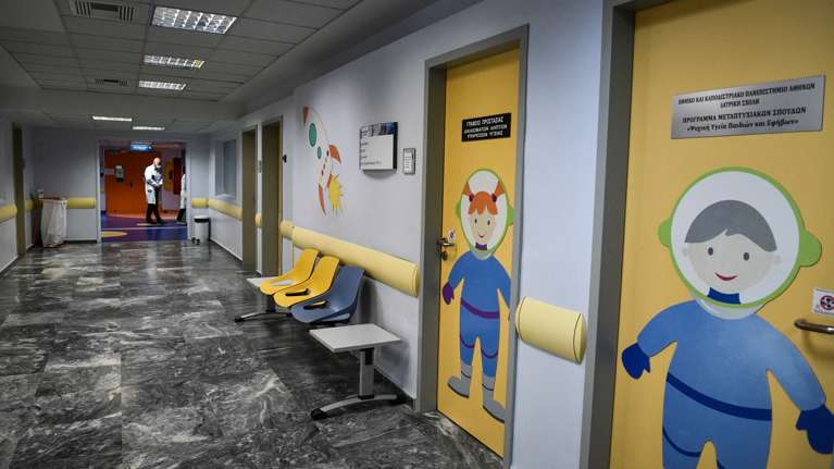 Κοριτσάκι εννέα μηνών στο νοσοκομείο: Το τραυμάτισε ο πατέρας του προσπαθώντας να χτυπήσει τη μητέρα
