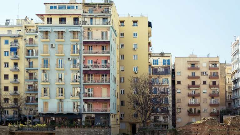 Εξετάζεται μείωση του ορίου ιδιοκτησίας στο πρόγραμμα "Ανακαινίζω" -Εως 95% η επιδότηση