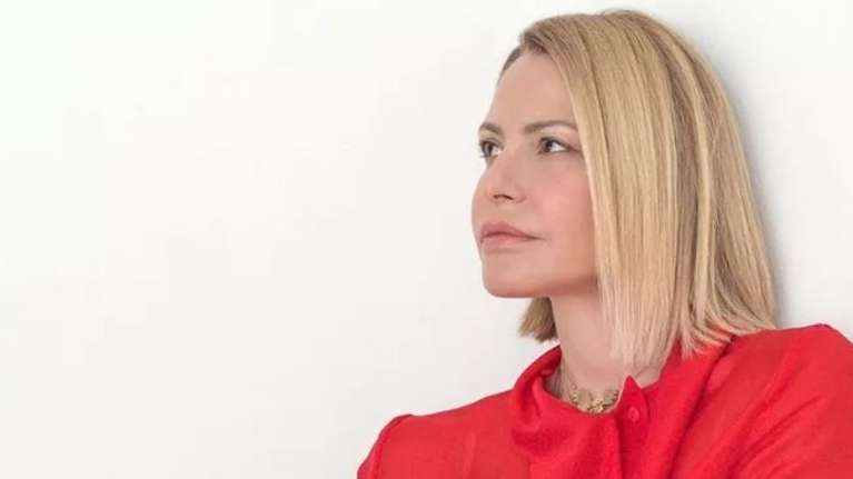 Στην Πάτμο για το Πάσχα η Τζένη Μπαλατσινού: Η φωτογραφία στο αγαπημένο της μαγαζί της Χώρας και η λειτουργία της Μ. Τρίτης