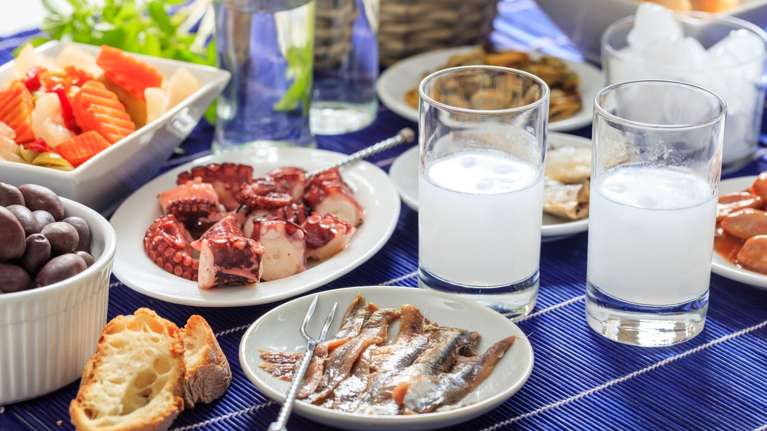 Τι τρώμε τα Θεοφάνια - Τα έθιμα στο τραπέζι την ημέρα του Αγιασμού των Υδάτων