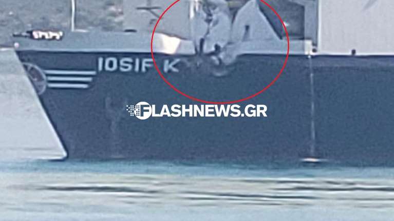 Χανιά: Επιβατικό πλοίο συγκρούστηκε με οχηματαγωγό στο λιμάνι της Σούδας [εικόνες]
