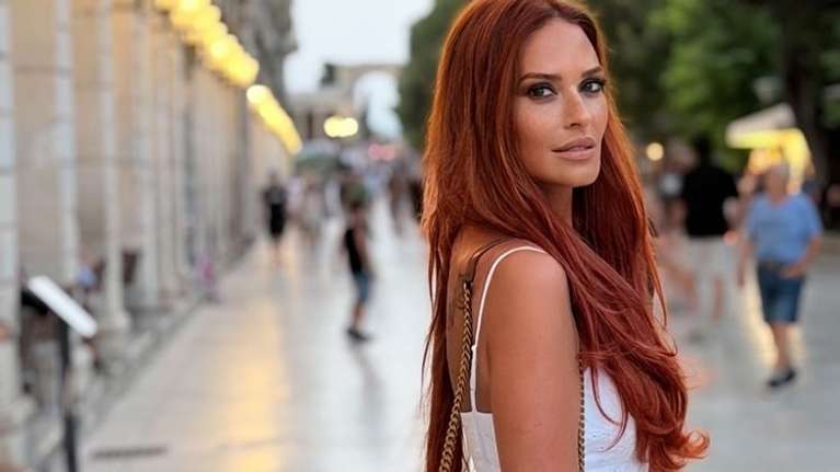 Σίσσυ Χρηστίδου: Συνεχίζει τις διακοπές της στα Χανιά – Η φωτογραφία με τους πιο αγαπημένους της φίλους σε γραφικό ταβερνάκι