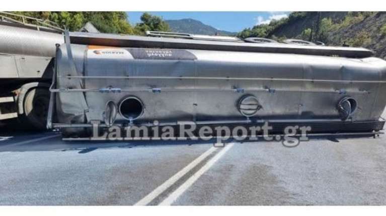 Aνατροπή βυτιοφόρου με υγραέριο: Κλείνει η Εθνική Οδός Αθηνών – Λαμίας και στα δύο ρεύματα