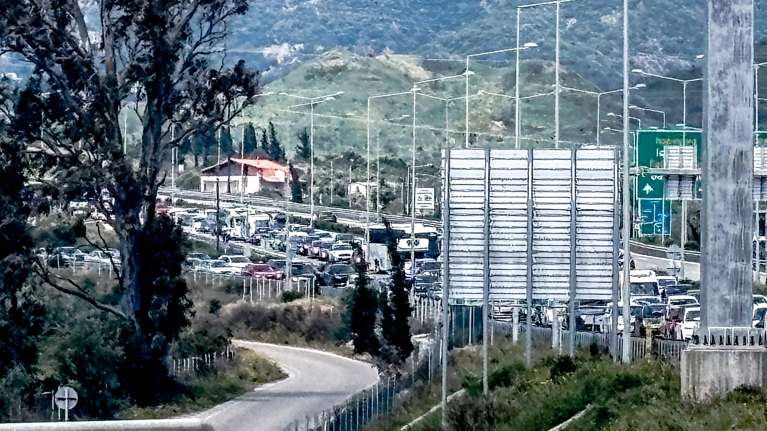 Με χαμηλές ταχύτητες και καθυστερήσεις  η επιστροφή των εκδρομέων του Πάσχα – Τα σημεία με αυξημένη κίνηση