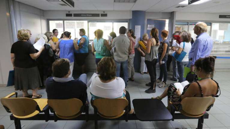 Φόροι και ασφαλιστικές εισφορές - Κερδισμένοι και χαμένοι [Πίνακες]