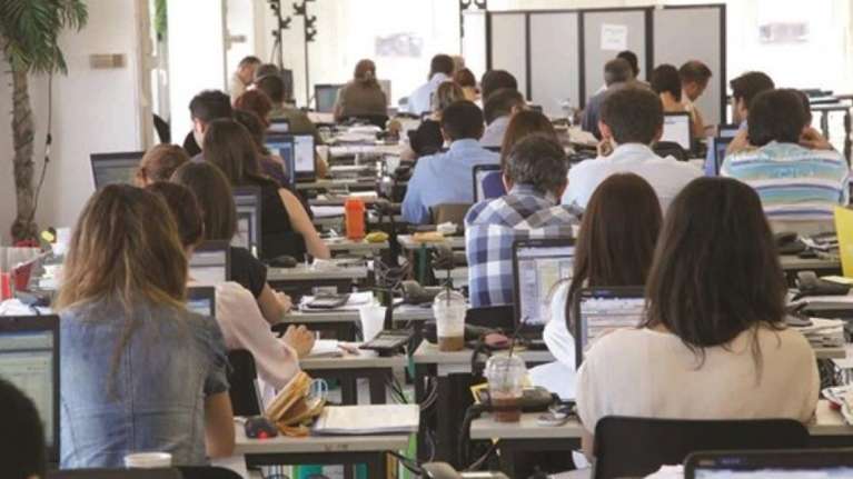 Η νέα ΠΝΠ: Υποχρεωτικά ως το τέλος Ιουνίου το δώρο Πάσχα - Έκπτωση 25% σε φόρους και εισφορές