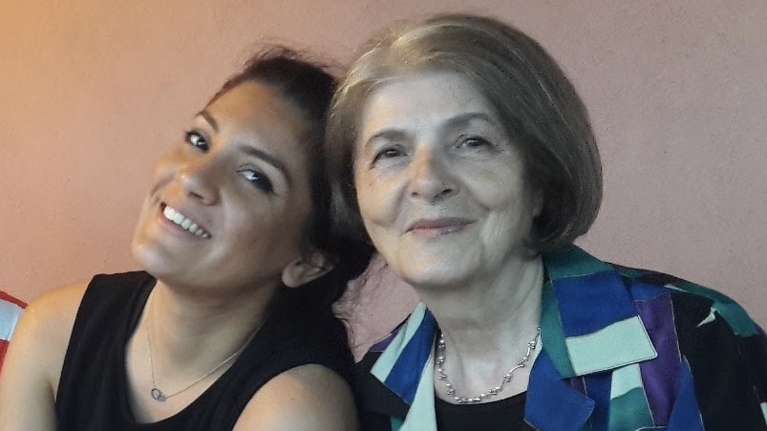 Σουλτάνα Παρτάλη: Η σούπερ γιαγιά που στα 76 της χρόνια πήρε απολυτήριο λυκείου με 19,8