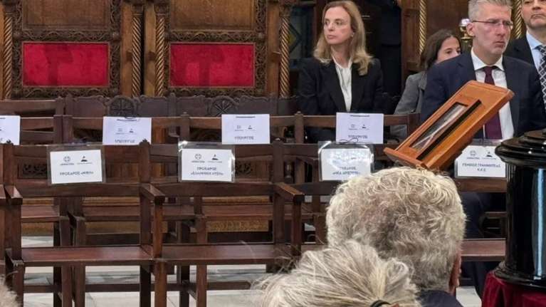 Διονύσης Σαββόπουλος: "Πού ήσουνα χθες Αριστερά μου;" - Η φωτογραφία με τα άδεια καθίσματα στην Μητρόπολη